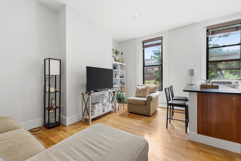 Condominium at 32 Yarmouth St # 2, Boston MA 02116, Boston, photo 5 of 16