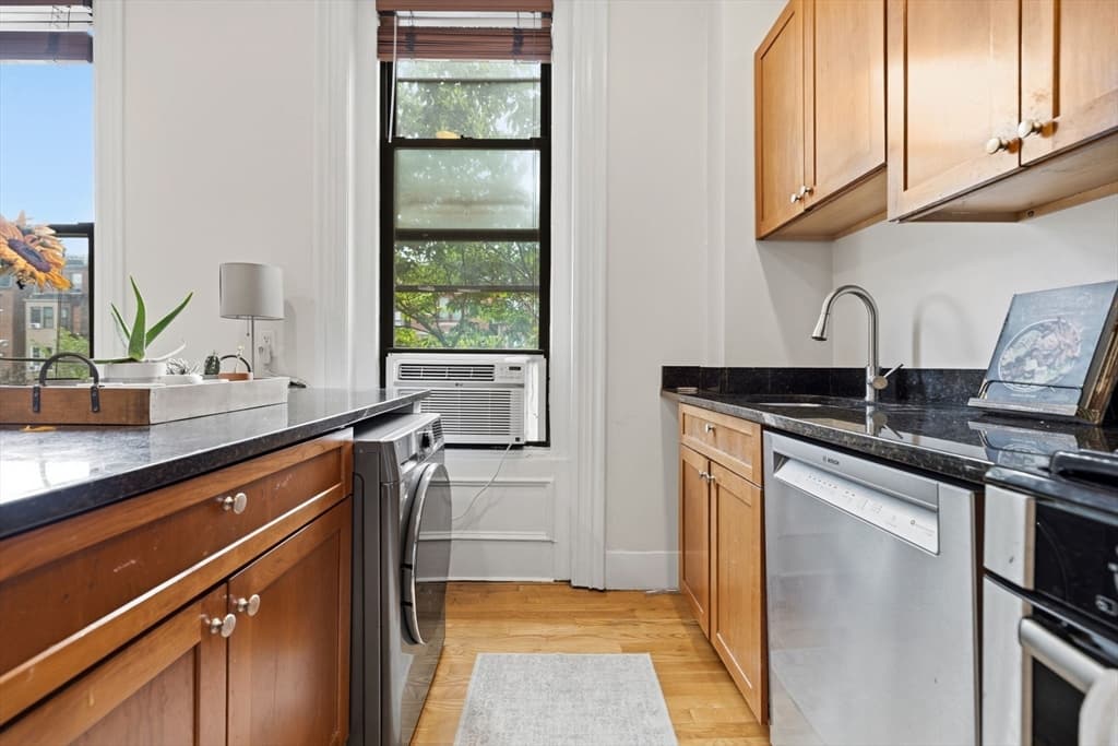Condominium at 32 Yarmouth St # 2, Boston MA 02116, Boston, photo 4 of 16