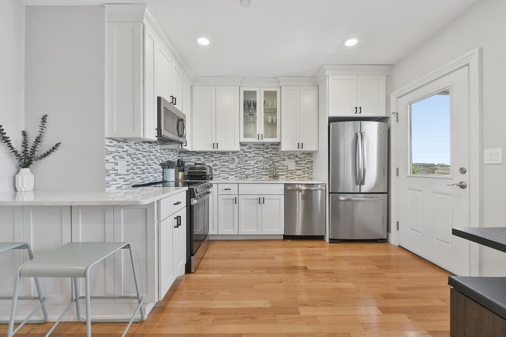 214-216 E Eagle St # 5, Boston MA 02128