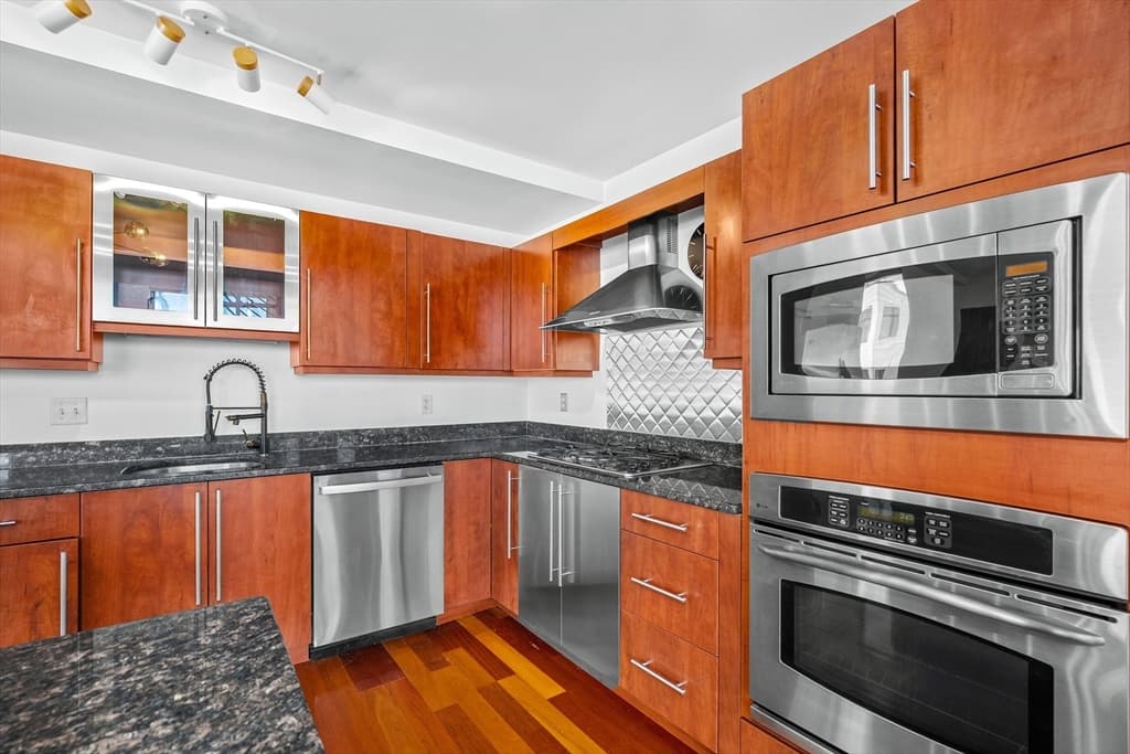 Condominium at 10 Ocean Avenue # 414, Revere MA 02151, photo 12 of 39