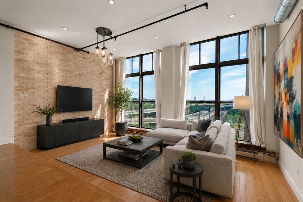 Condominium at 156 Porter Street # 408, Boston MA 02128, Boston, photo 3 of 17