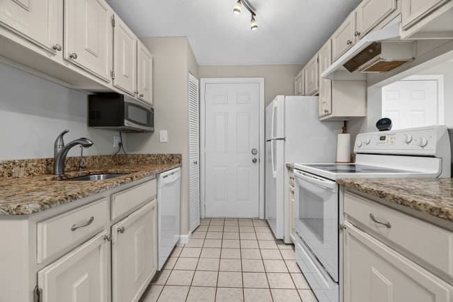 7 Thoreau Ct # 8, Natick MA 01760 photo 9