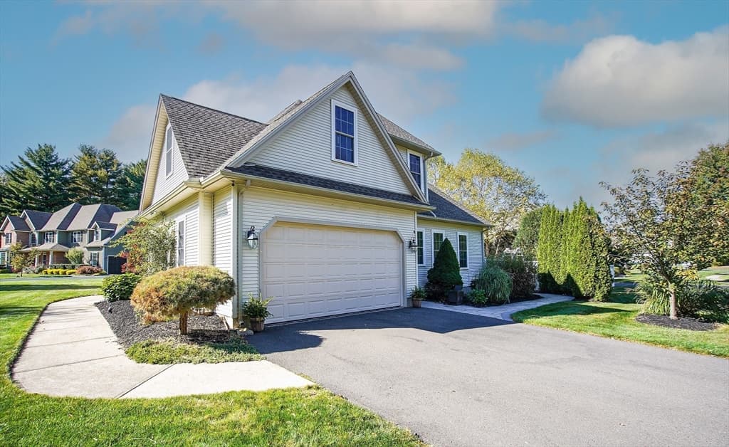 451 Falley Dr, Westfield MA 01085 photo 3