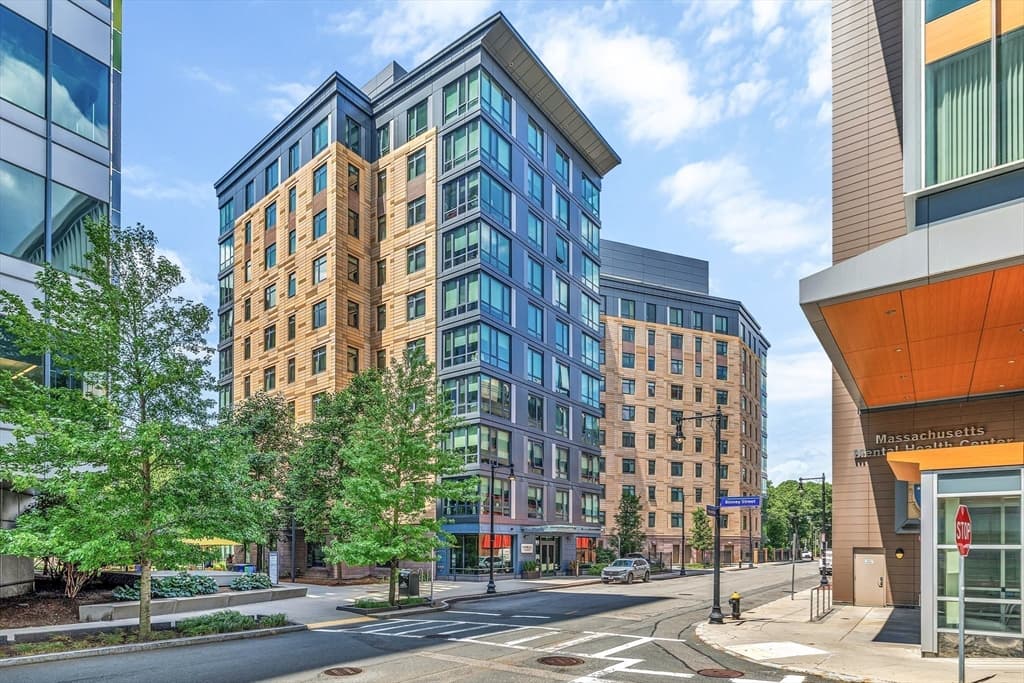 Condominium at 80-82 Fenwood Rd # 913, Boston MA 02115, Boston, photo 13 of 21