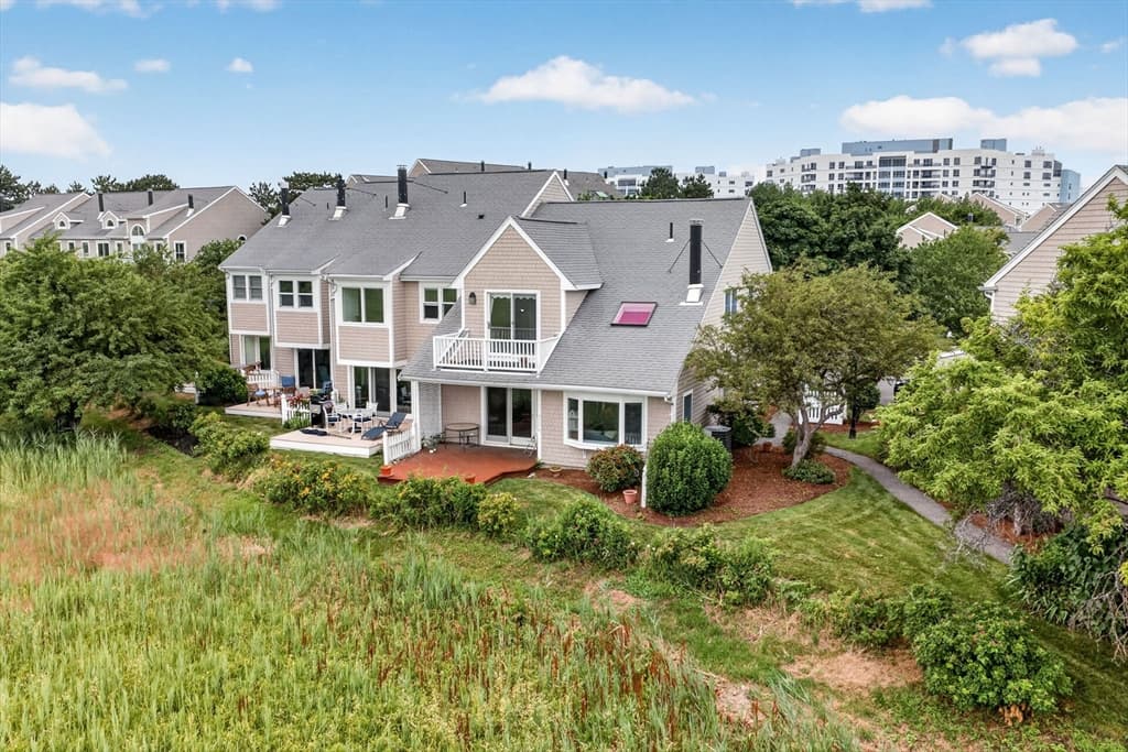 19 Schooner Ln # 19, Quincy MA 02171