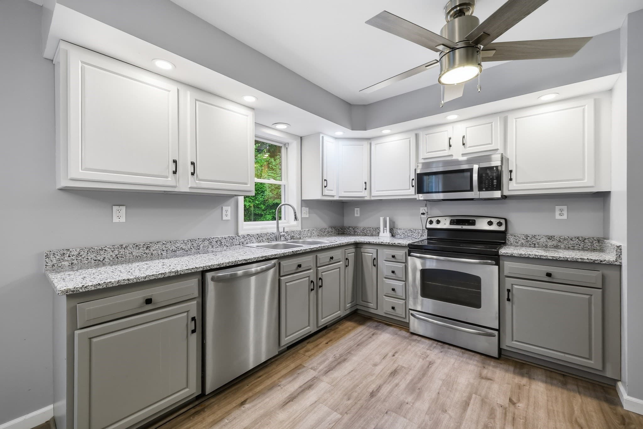 Single Family Residence at 570 Woodland Way, Russell MA 01071, photo 9 of 35