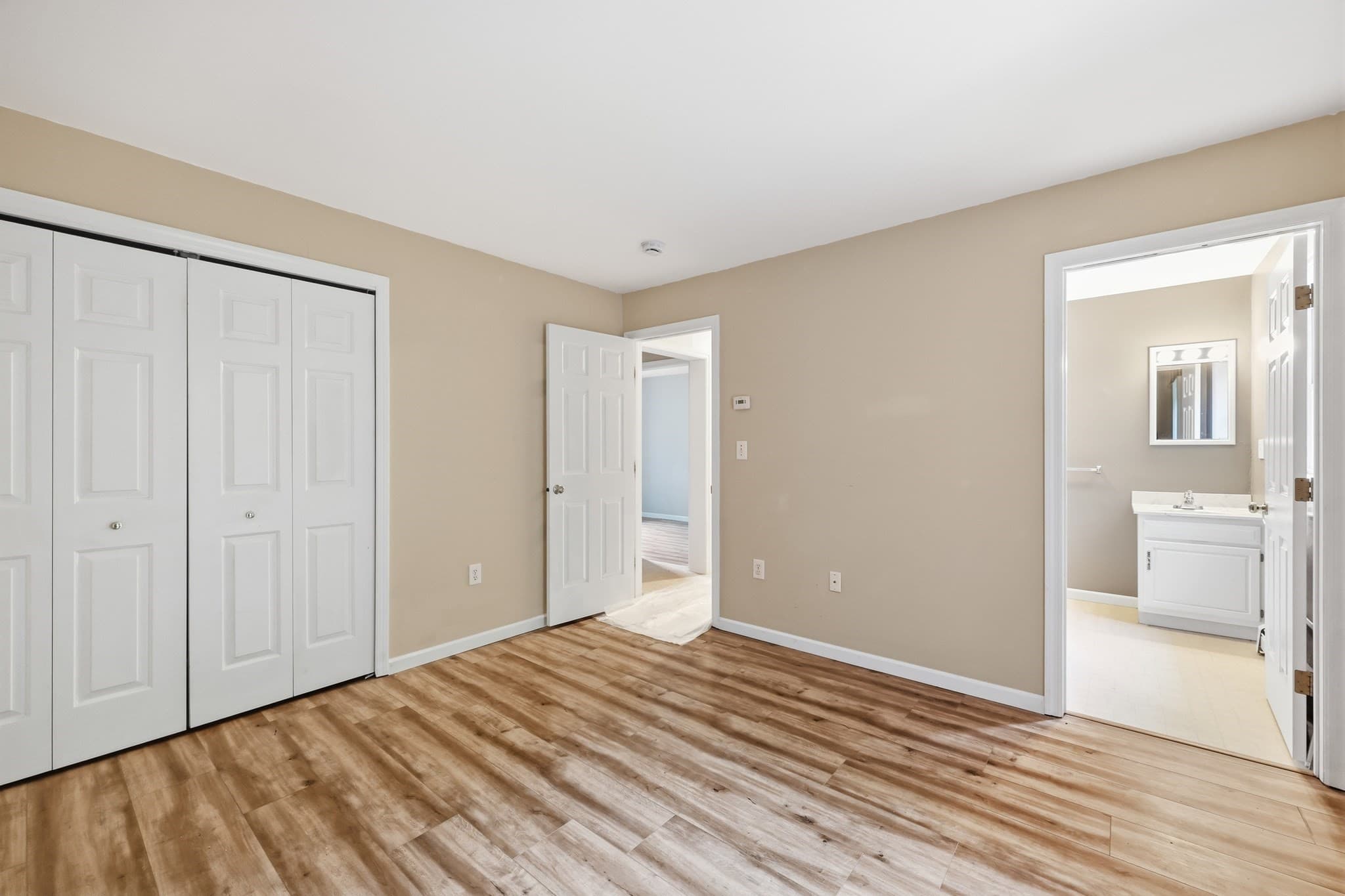 Single Family Residence at 570 Woodland Way, Russell MA 01071, photo 18 of 35