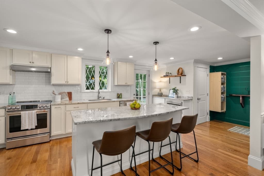 79 Grove St, Winchester MA 01890 photo 4