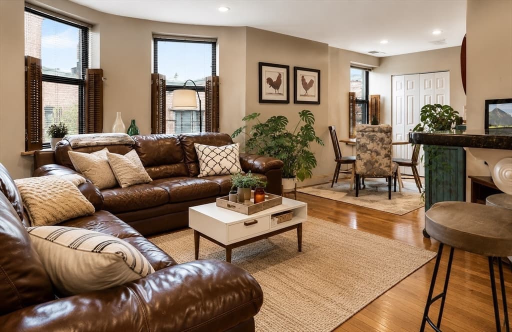 Condominium at 96 Gainsborough St # 404W, Boston MA 02115, Boston, photo 3 of 13