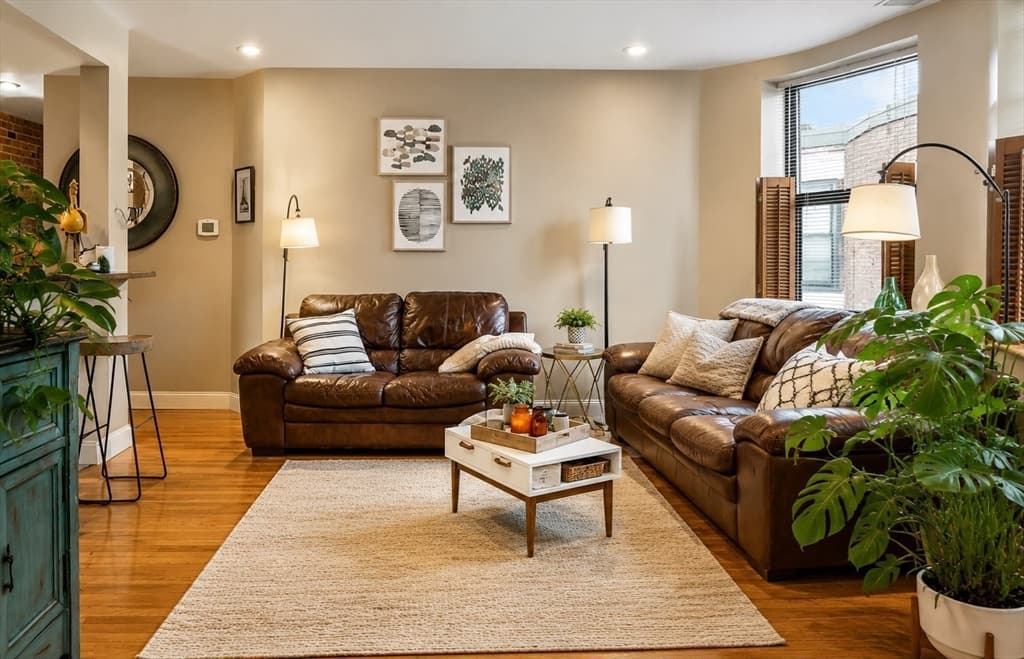 Condominium at 96 Gainsborough St # 404W, Boston MA 02115, Boston, photo 4 of 13