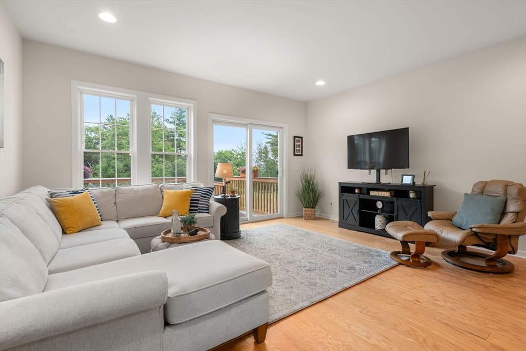 56 Shannon Way # 56, Upton MA 01568 photo 11