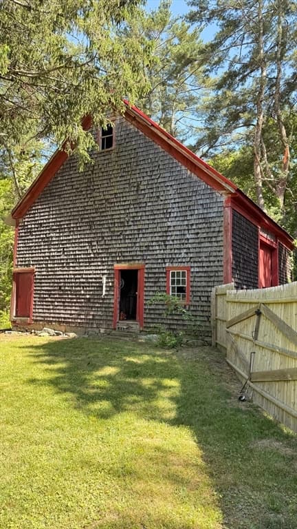 36 Spruce St, Middleboro MA 02344 photo 3