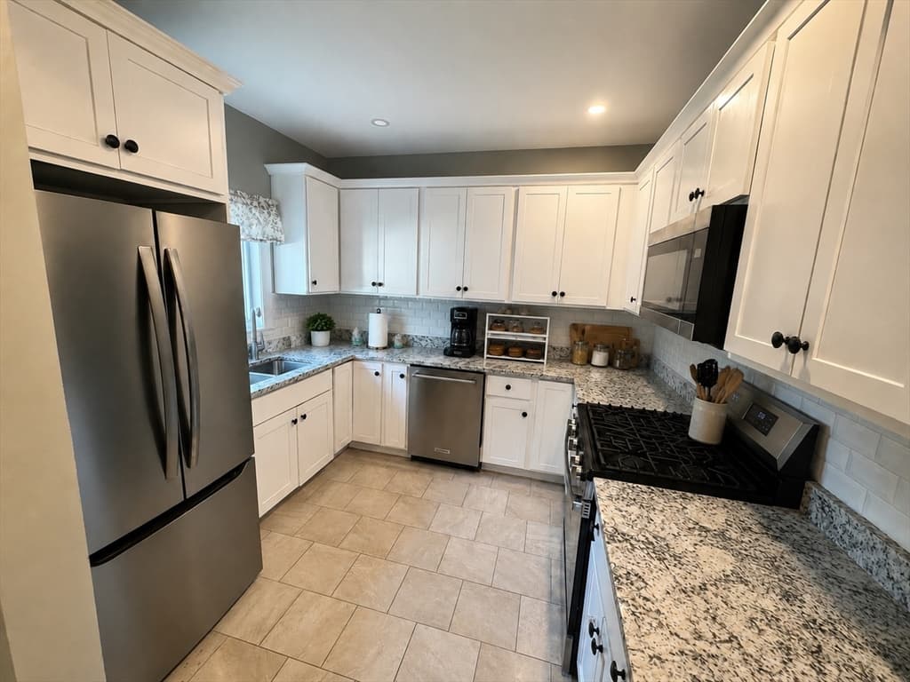 177 Anthony St, Fall River MA 02721 photo 3