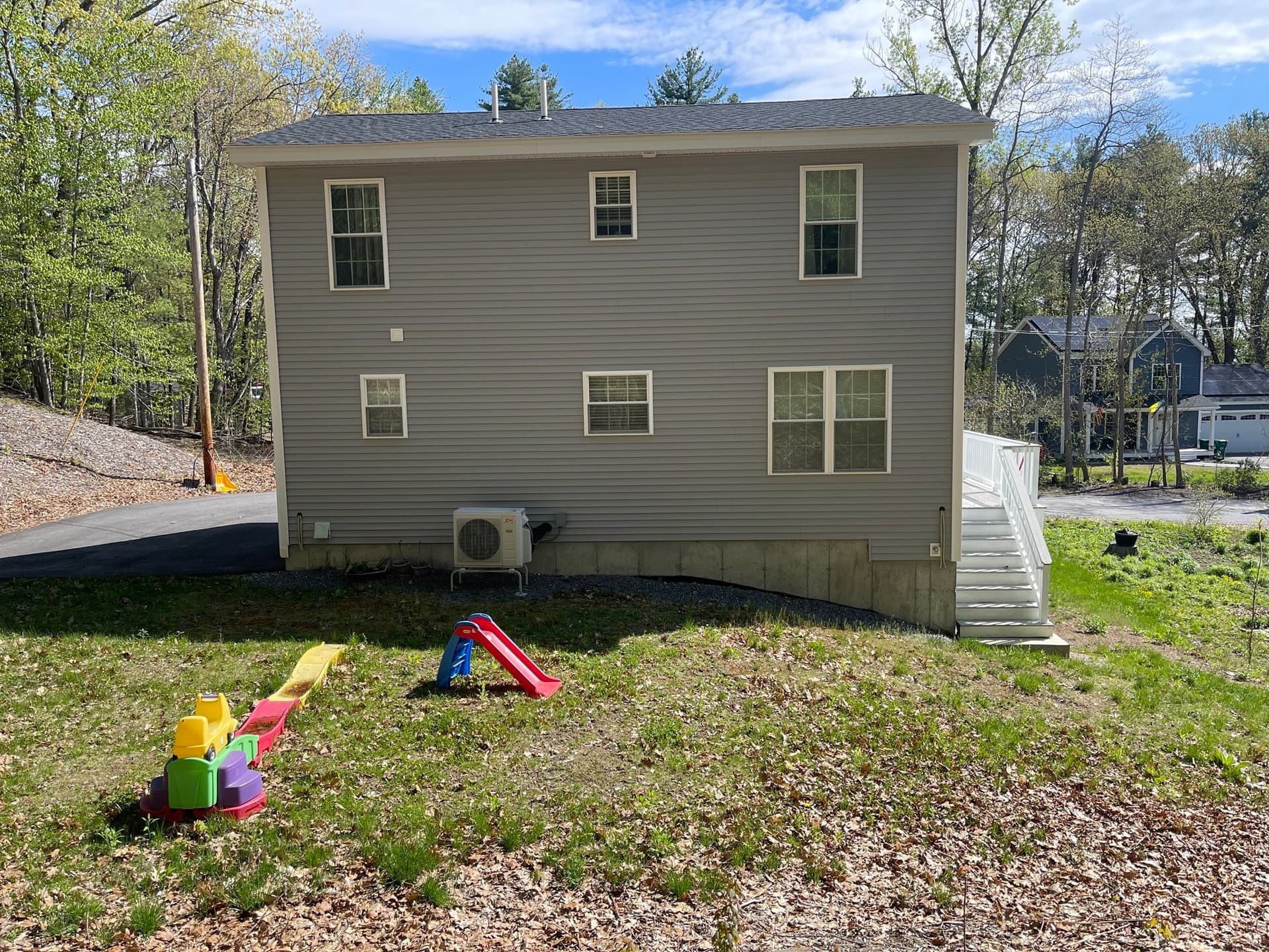 Single Family Residence at 122 Swan Ave, Fitchburg MA 01420, photo 3 of 20