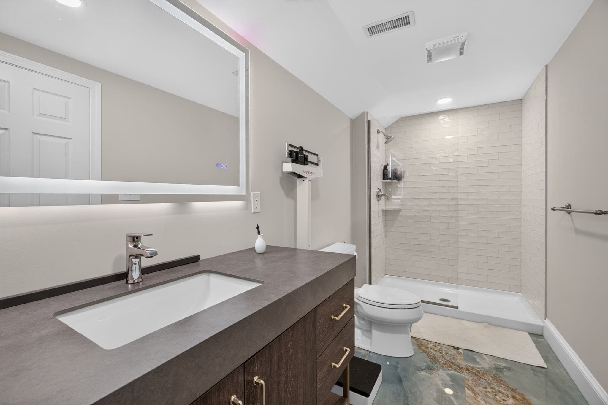 Single Family Residence at 17 Rockwood Ln, Lawrence MA 01843, Lawrence, photo 5 of 41