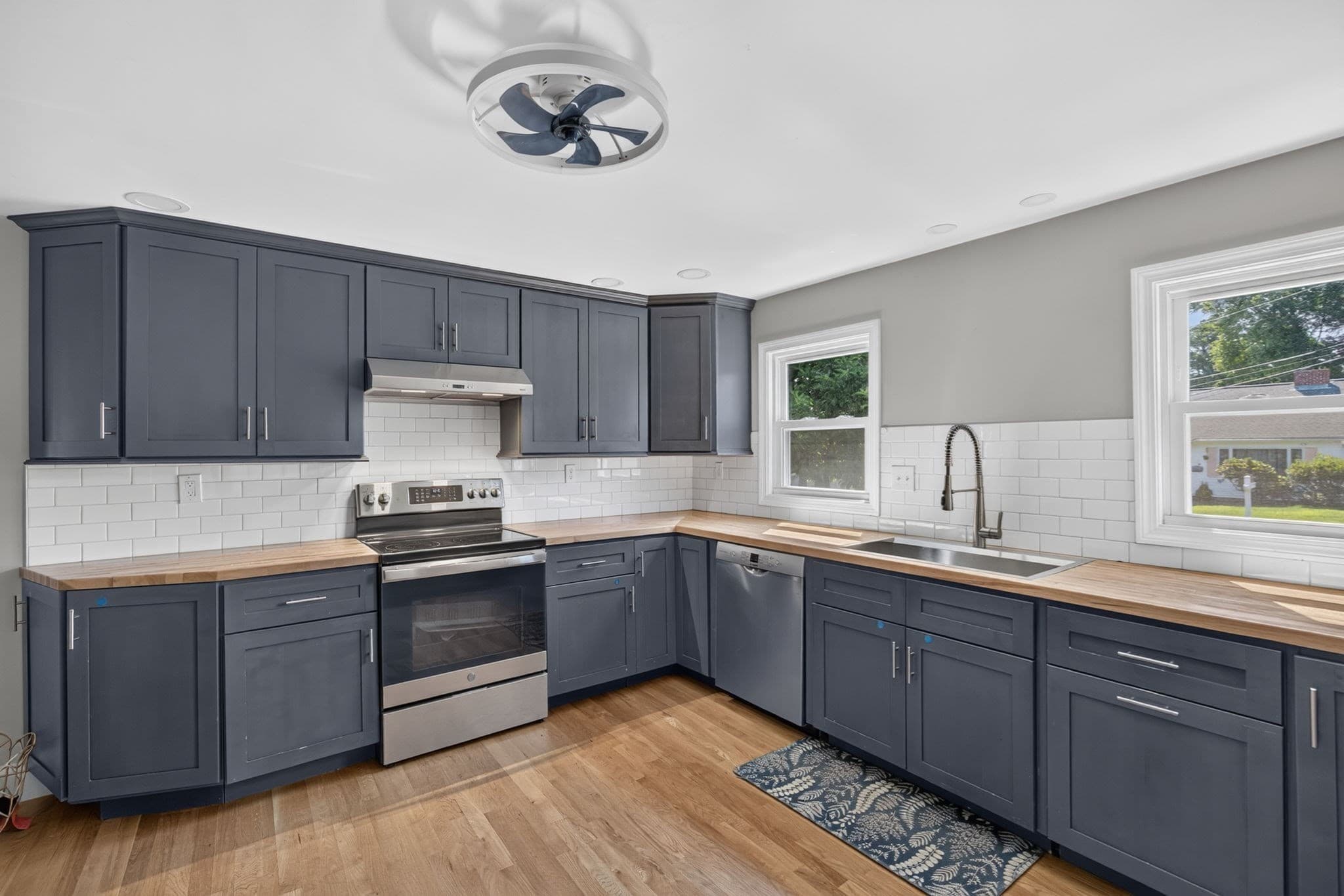Single Family Residence at 17 Rockwood Ln, Lawrence MA 01843, Lawrence, photo 9 of 41
