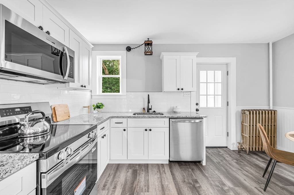 15 Myrtle Ave, Holyoke MA 01040 photo 9