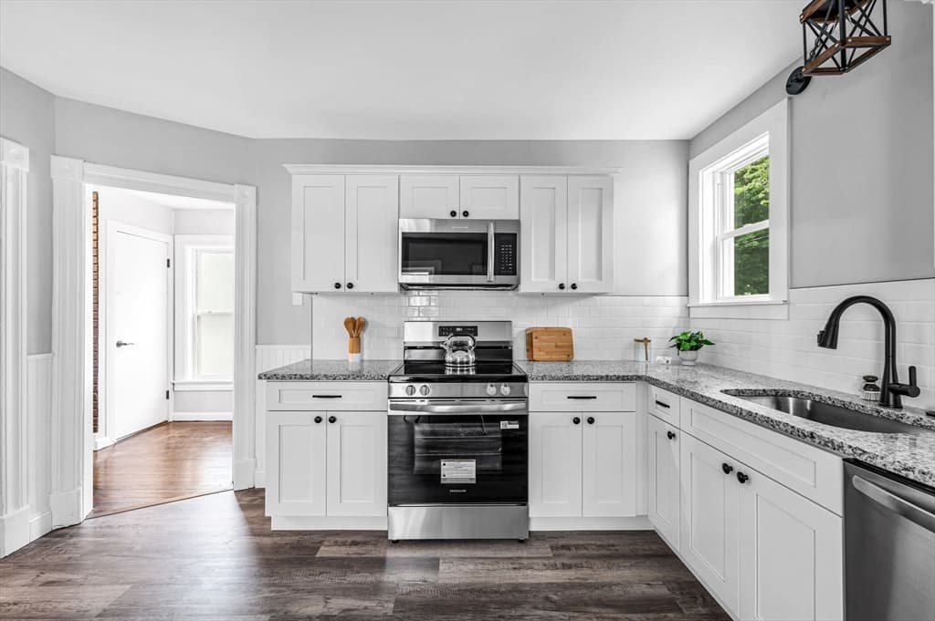 15 Myrtle Ave, Holyoke MA 01040 photo 10