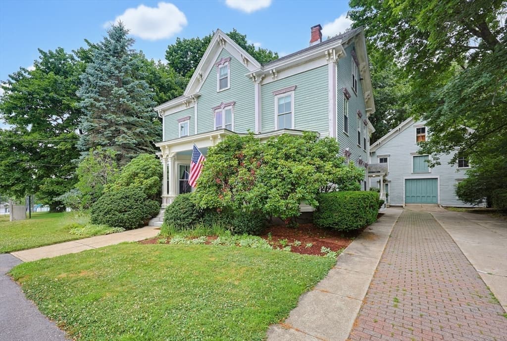 51 Cherry St, Spencer MA 01562