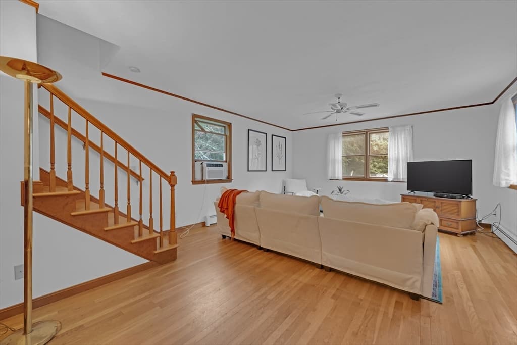Single Family Residence at 20 Brentwood Dr, Dudley MA 01571, Dudley, photo 4 of 40
