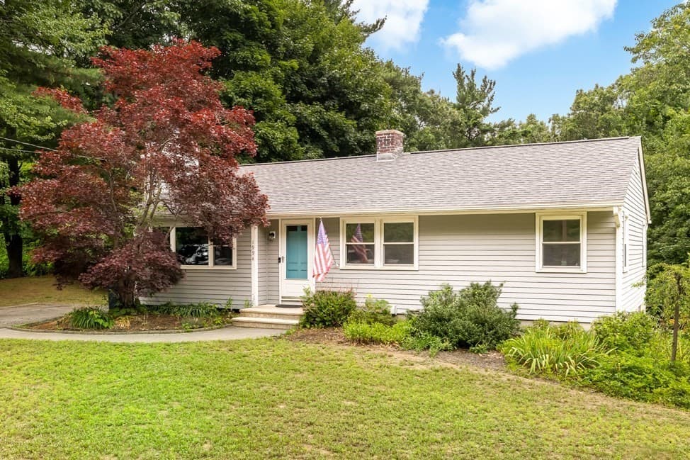 1994 Main St, Holden MA 01522