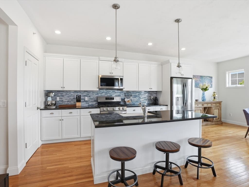 Single Family Residence at 2 Blackberry Ln, Plymouth MA 02360, Plymouth, photo 7 of 25