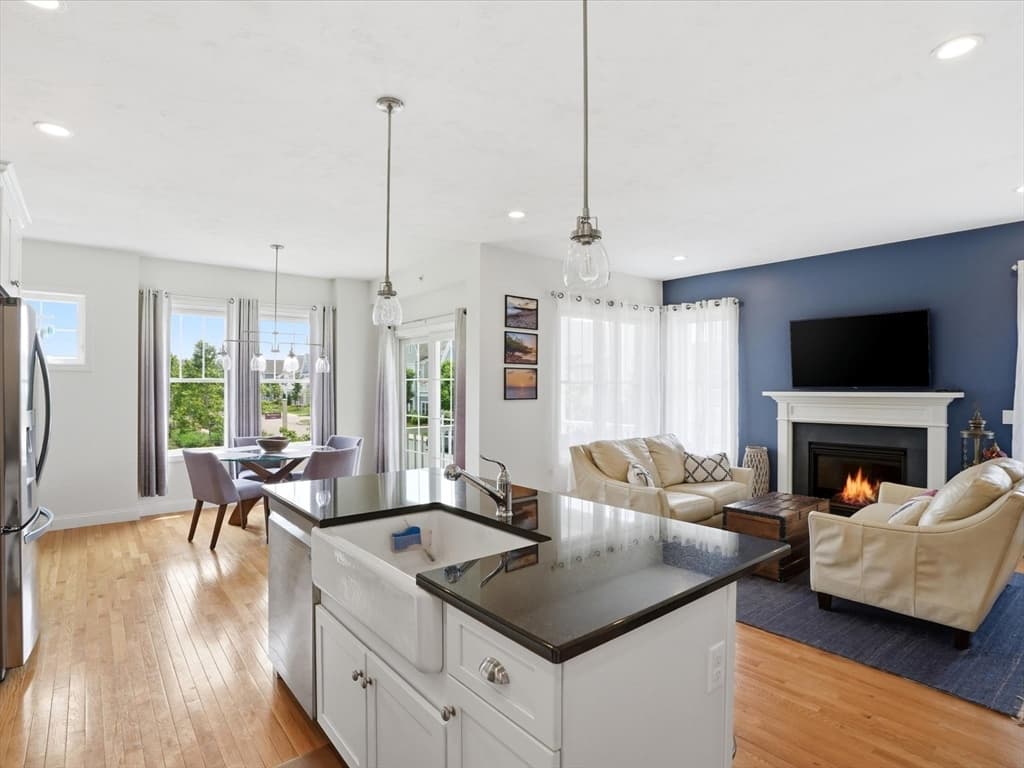 Single Family Residence at 2 Blackberry Ln, Plymouth MA 02360, Plymouth, photo 5 of 25