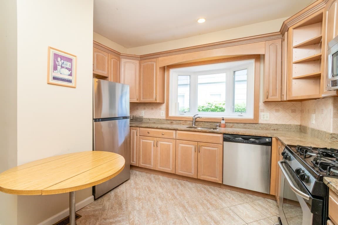 3 Family at 34 Irma Ave, Watertown MA 02472, Watertown, photo 9 of 42