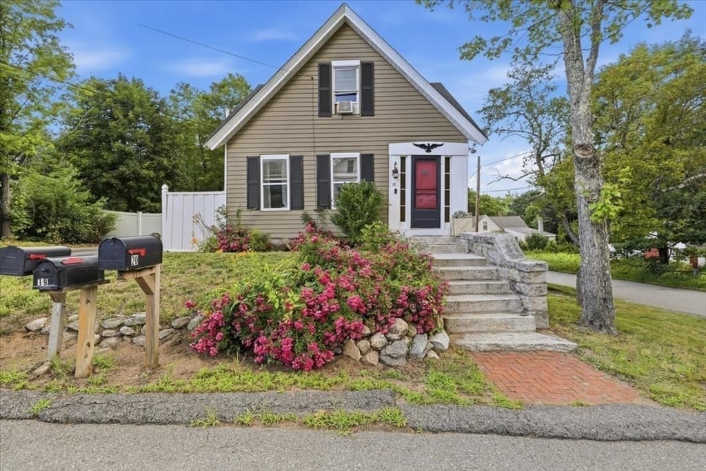 Single Family Residence at 19 West Elm St., Townsend MA 01474, Townsend, photo 2 of 35