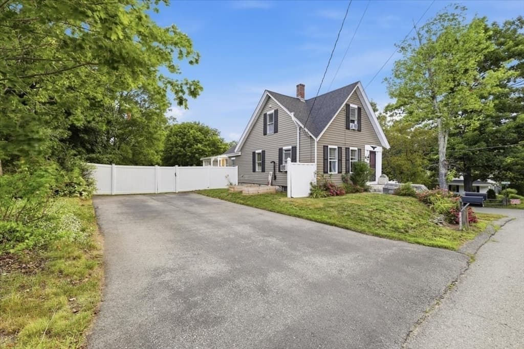 19 West Elm St., Townsend MA 01474