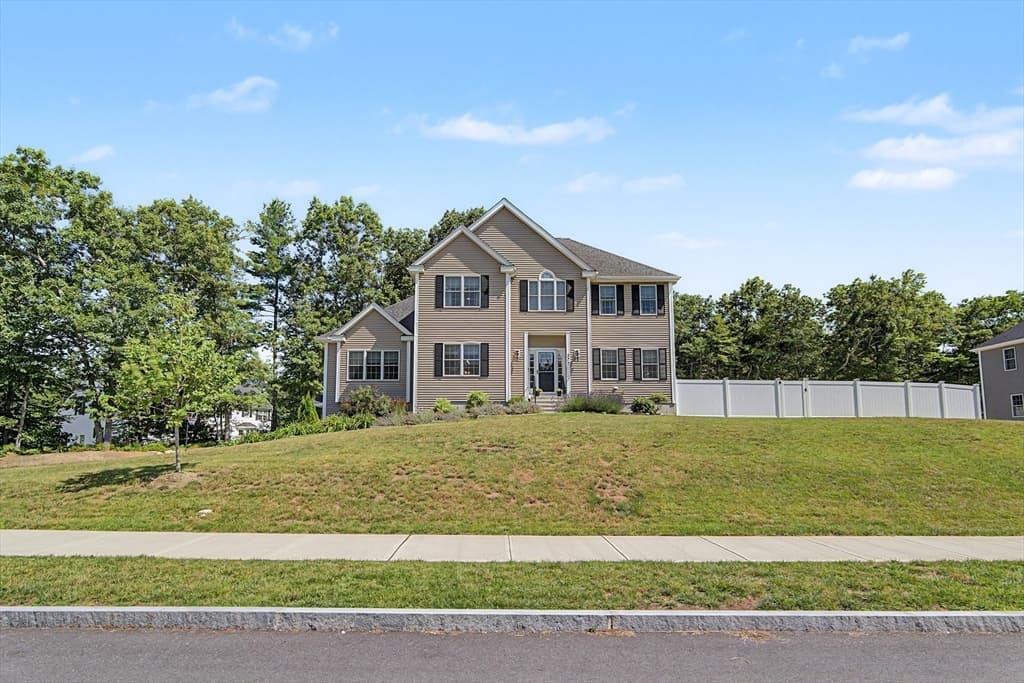 Single Family Residence at 377 Rebecca Rd, Northbridge MA 01588, photo 6 of 40