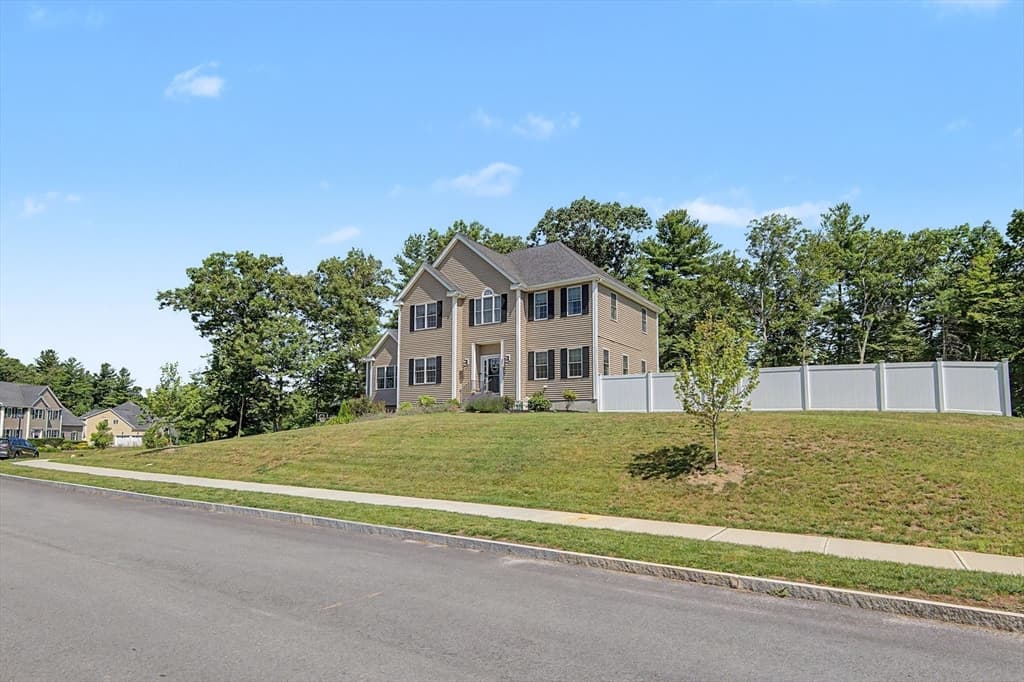 Single Family Residence at 377 Rebecca Rd, Northbridge MA 01588, photo 7 of 40