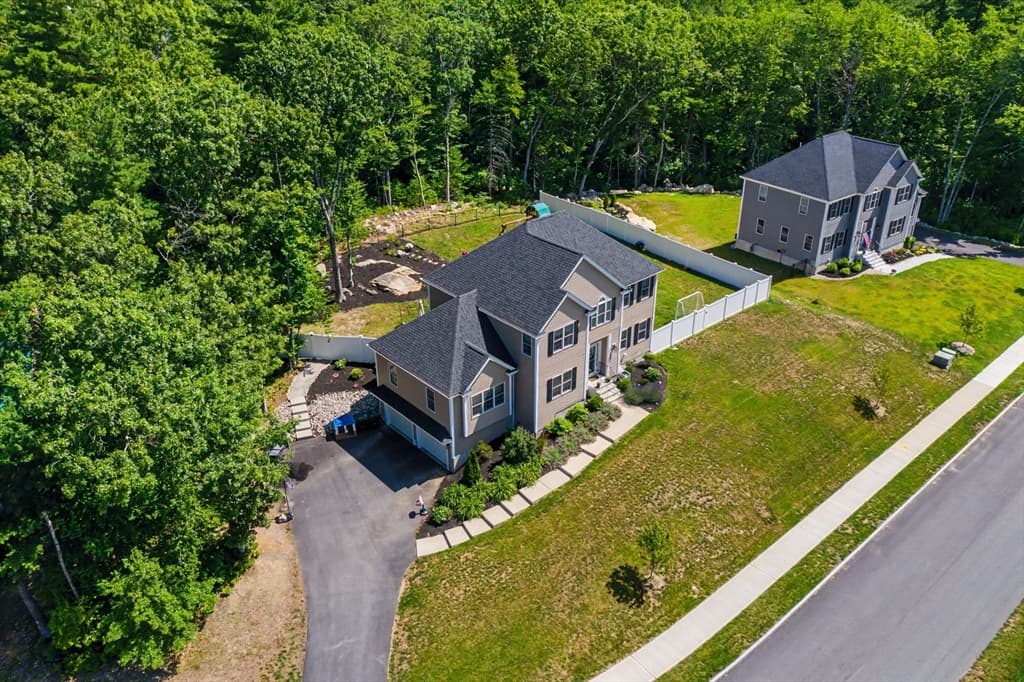 Single Family Residence at 377 Rebecca Rd, Northbridge MA 01588, photo 5 of 40