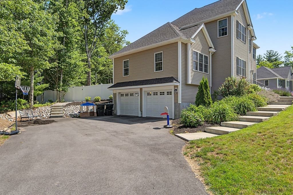 Single Family Residence at 377 Rebecca Rd, Northbridge MA 01588, photo 9 of 40