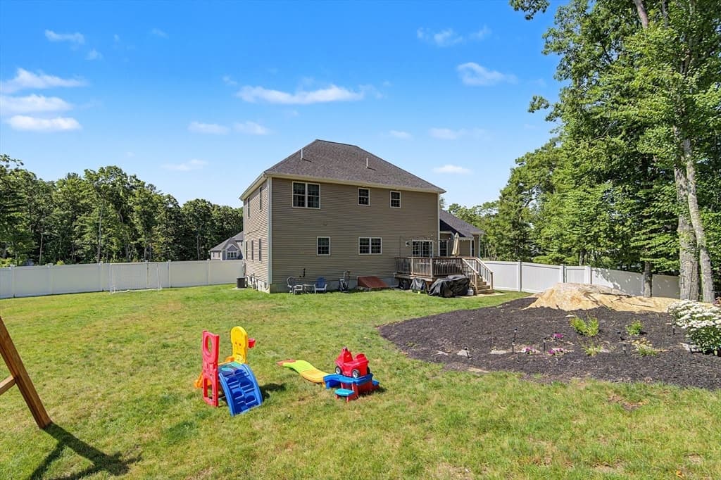 Single Family Residence at 377 Rebecca Rd, Northbridge MA 01588, photo 11 of 40
