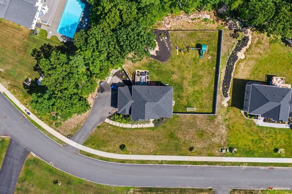 Single Family Residence at 377 Rebecca Rd, Northbridge MA 01588, photo 4 of 40