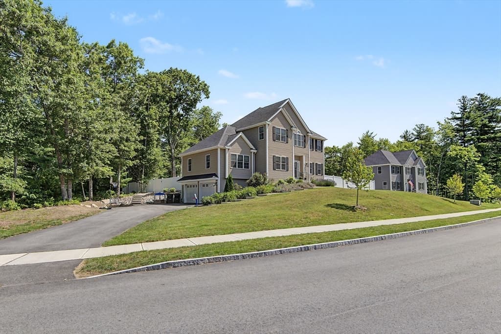 Single Family Residence at 377 Rebecca Rd, Northbridge MA 01588, photo 8 of 40