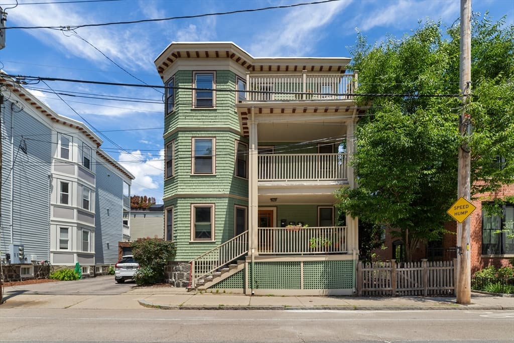 62 Seaverns Ave # 2, Boston MA 02130
