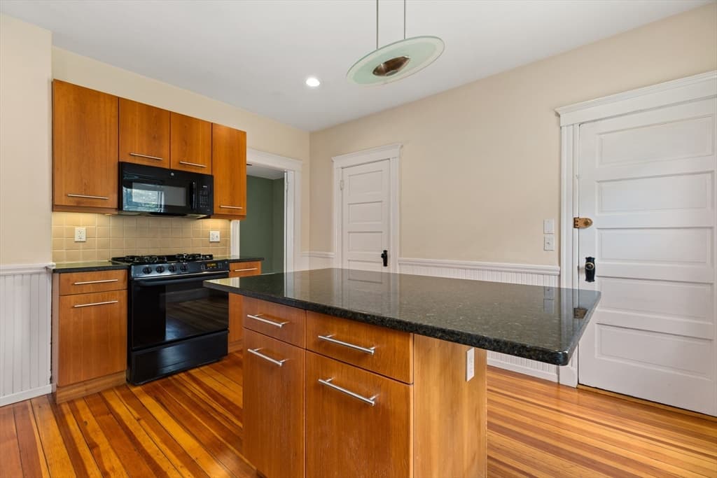 Condominium at 62 Seaverns Ave # 2, Boston MA 02130, Boston, photo 9 of 29