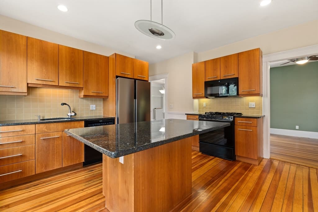 Condominium at 62 Seaverns Ave # 2, Boston MA 02130, Boston, photo 8 of 29