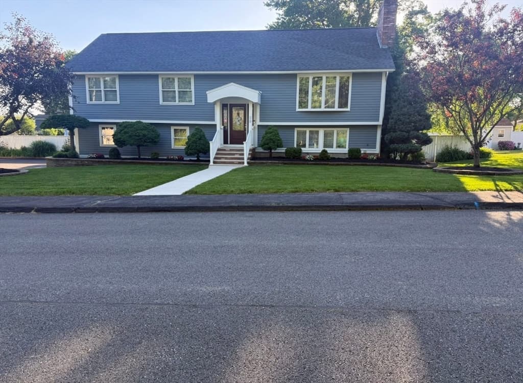 10 Dean Street, Hudson MA 01749