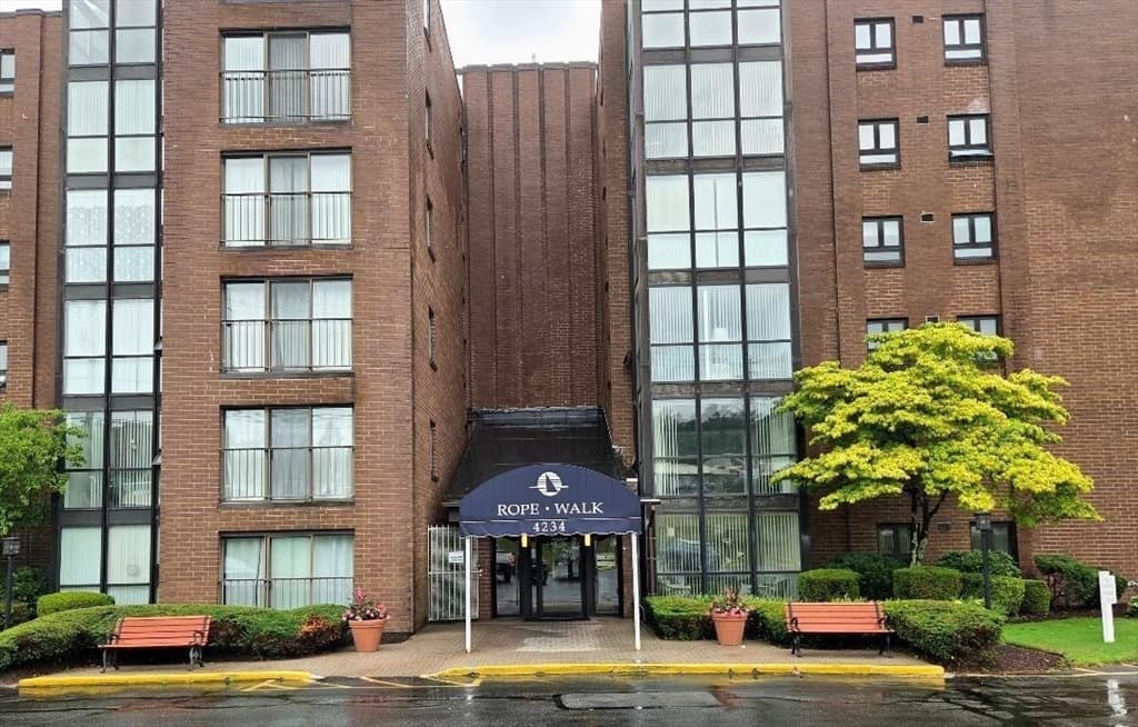 4234 North Main St # 606, Fall River MA 02720