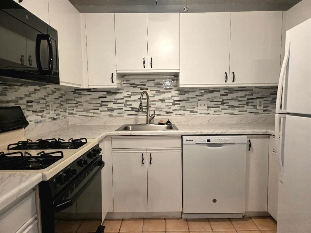 4234 North Main St # 606, Fall River MA 02720 photo 4