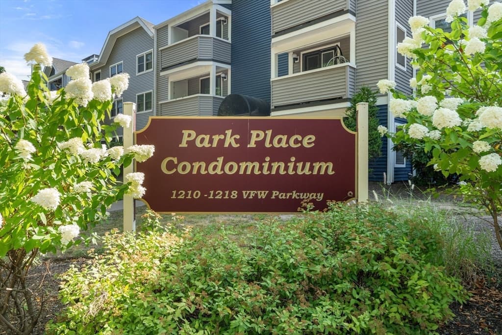 Condominium at 1216 Vfw Pkwy # 40, Boston MA 02132, Boston, photo 6 of 33