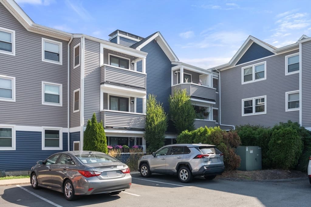 Condominium at 1216 Vfw Pkwy # 40, Boston MA 02132, Boston, photo 30 of 33