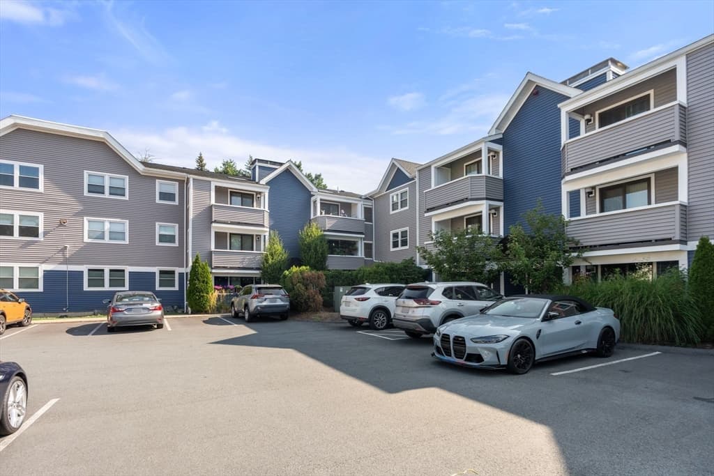 Condominium at 1216 Vfw Pkwy # 40, Boston MA 02132, Boston, photo 31 of 33