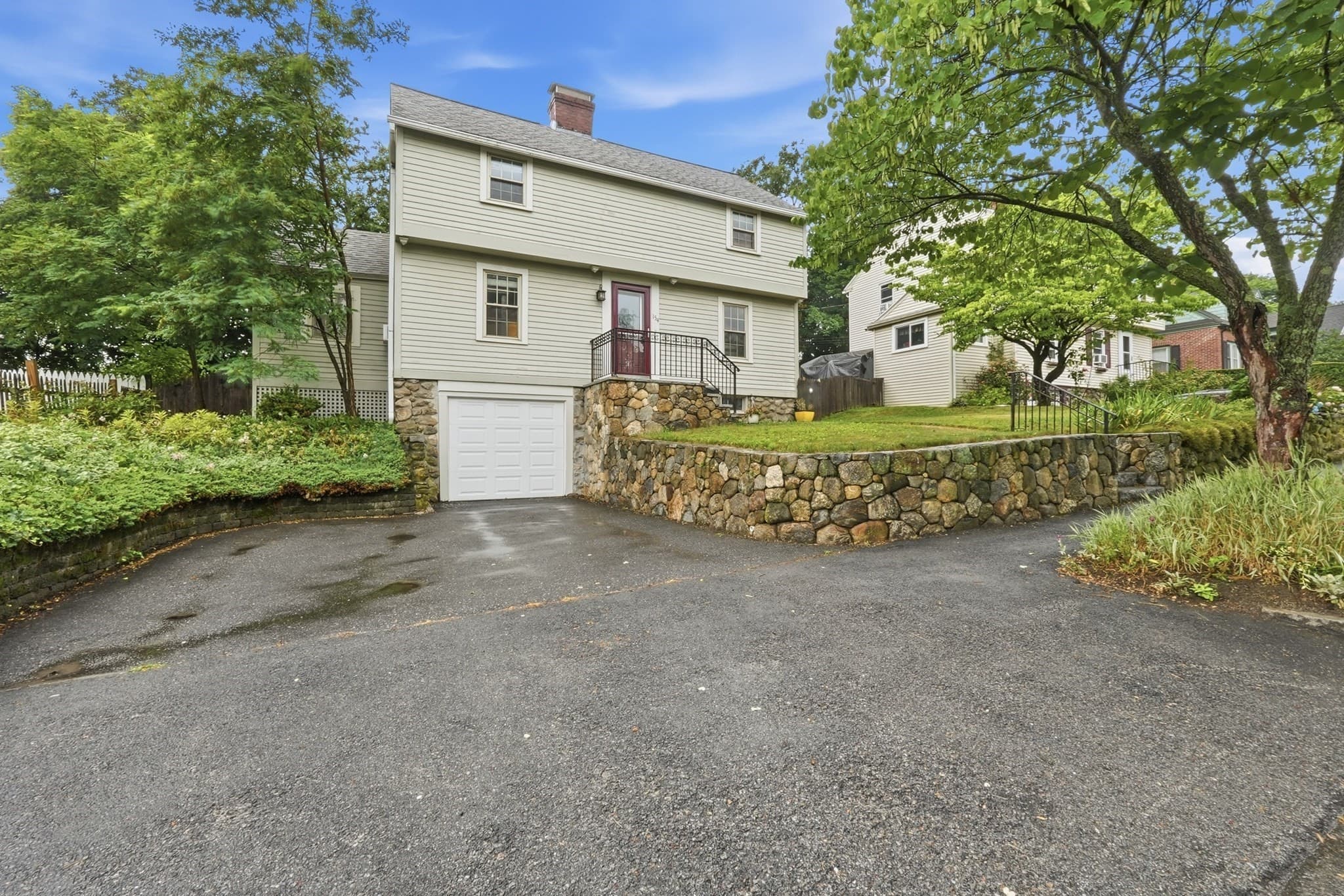 Single Family Residence at 154 Barnard Rd, Worcester MA 01605, photo 2 of 37