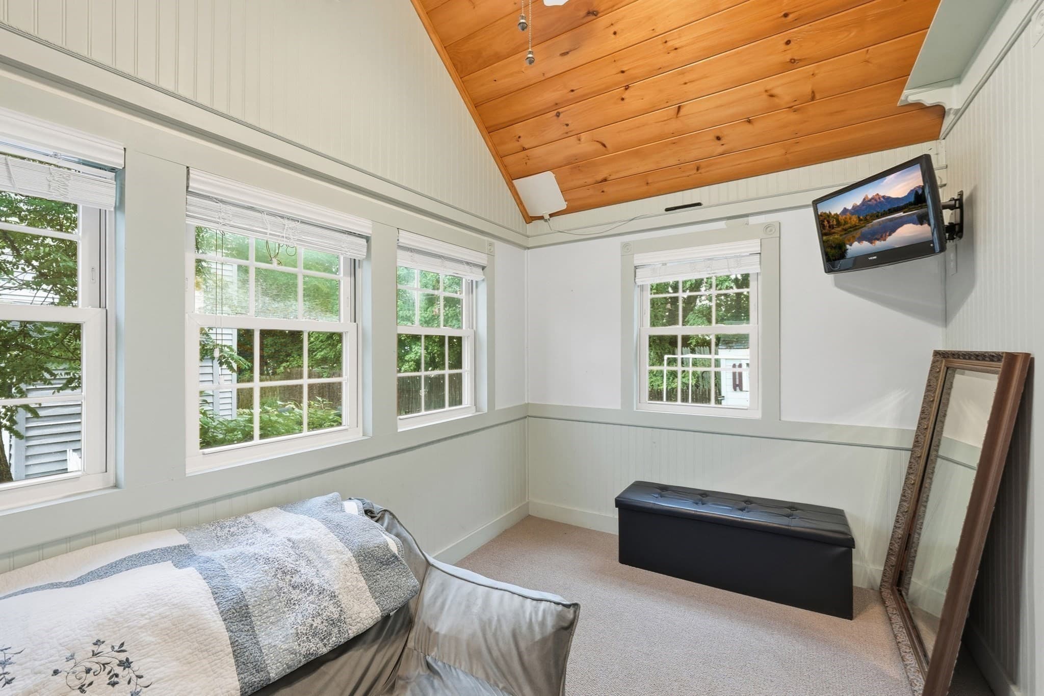 Single Family Residence at 154 Barnard Rd, Worcester MA 01605, photo 13 of 37