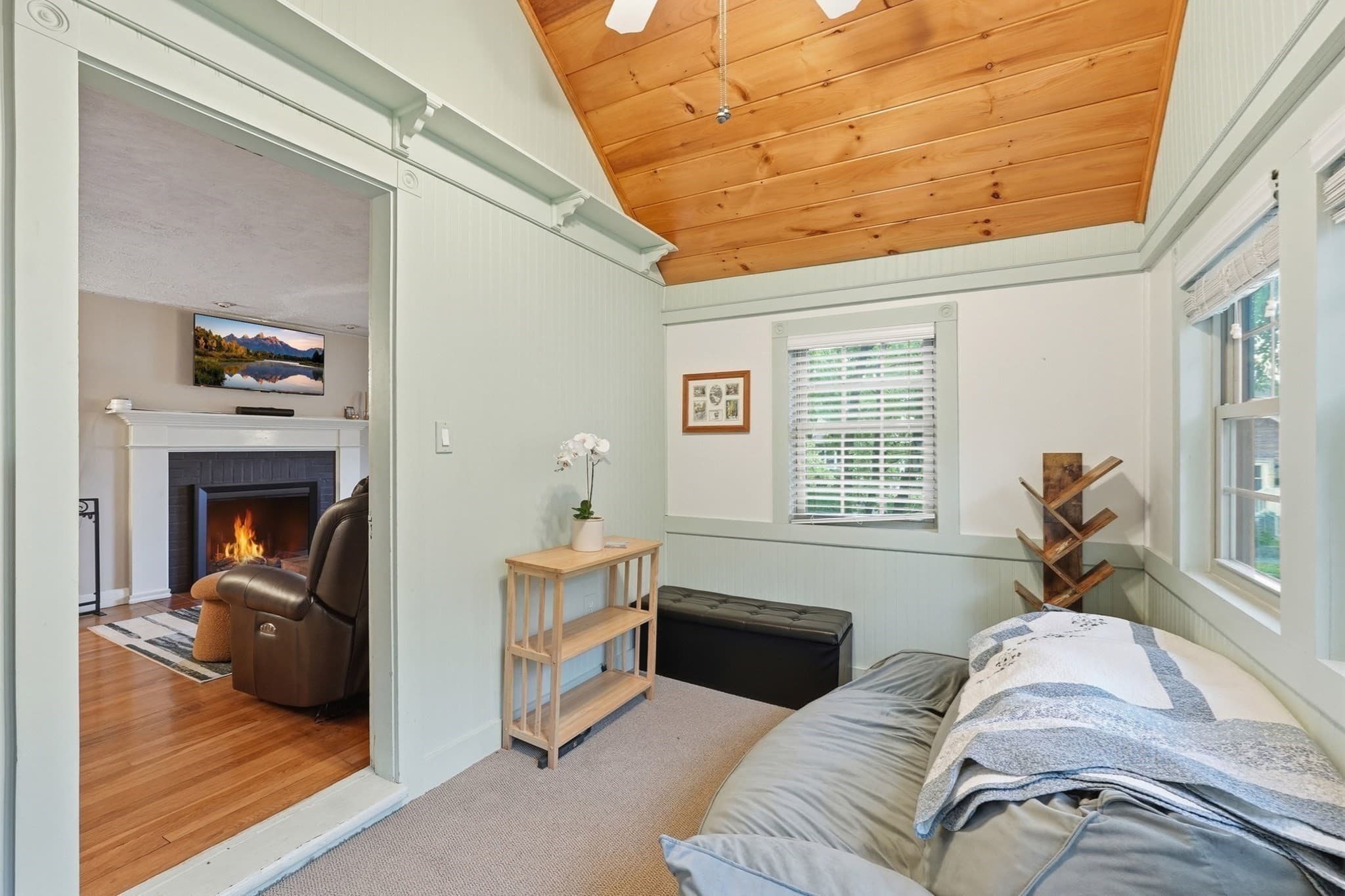 Single Family Residence at 154 Barnard Rd, Worcester MA 01605, photo 12 of 37