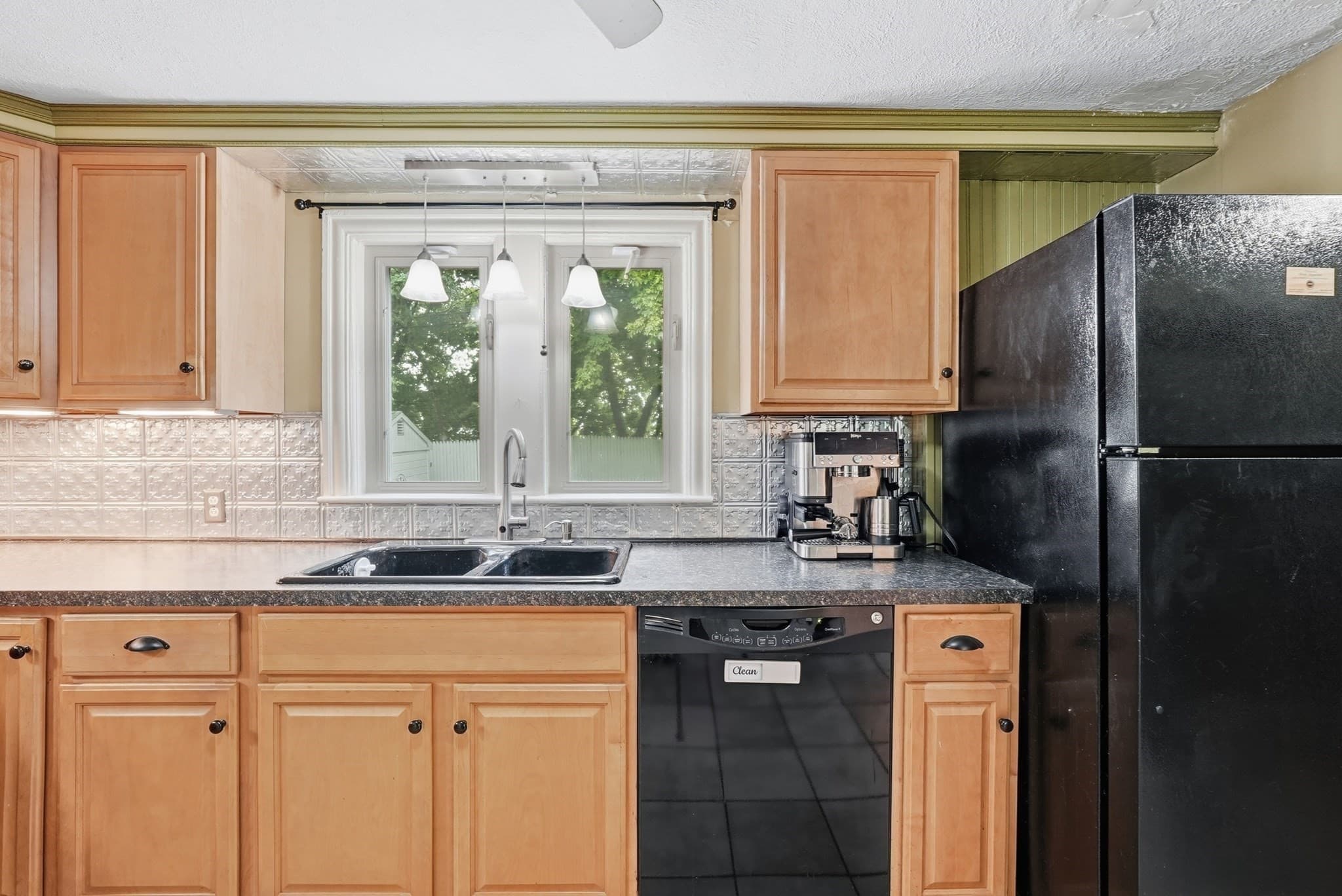 Single Family Residence at 154 Barnard Rd, Worcester MA 01605, photo 18 of 37
